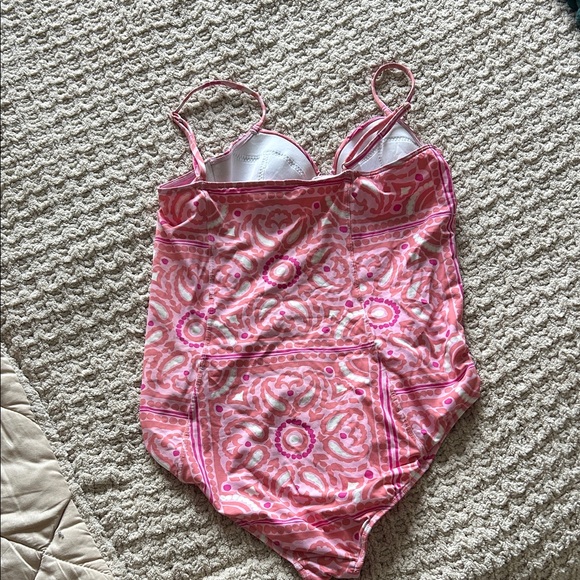 Vineyard Vines Women’s Pink Patterned One-Piece Swimsuit - Picture 4 of 8